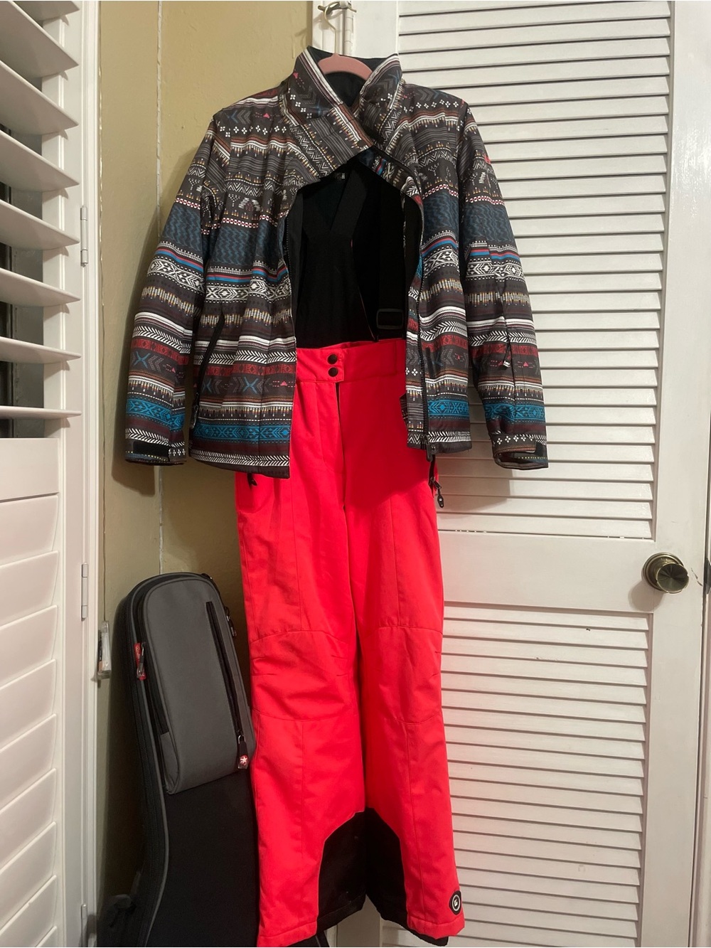 Roxy Girls Patterned Ski Jacket with Bright orange Leather Bib Pants